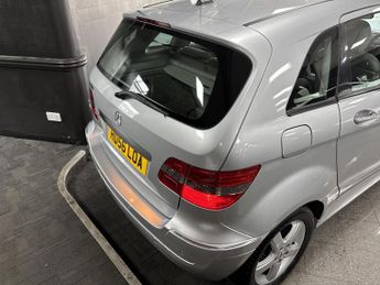 Mercedes-Benz B Class 2.0 B200 SE MPV 5dr Petrol Manual (173 g/km, 136 bhp)