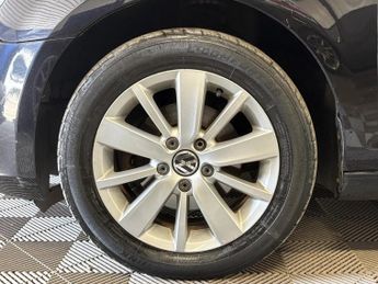Volkswagen Golf 1.6 TDI Match Hatchback 5dr Diesel DSG Euro 5 (105 ps)