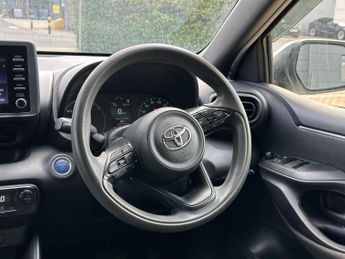Toyota Yaris 1.5 VVT-h Design Hatchback 5dr Petrol Hybrid E-CVT Euro 6 (s/s) 