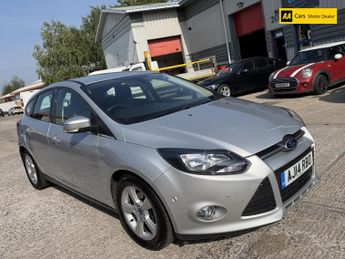 Ford Focus 1.6 TDCi Zetec Navigator Hatchback 5dr Diesel Manual Euro 5 (s/s