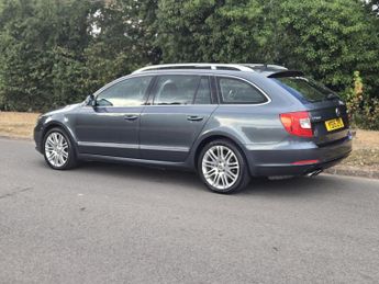 Skoda Superb 2.0 TDI Elegance Estate 5dr Diesel DSG 4WD Euro 5 (s/s) (170 ps)