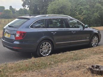 Skoda Superb 2.0 TDI Elegance Estate 5dr Diesel DSG 4WD Euro 5 (s/s) (170 ps)