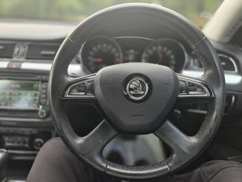 Skoda Superb 2.0 TDI Elegance Estate 5dr Diesel DSG 4WD Euro 5 (s/s) (170 ps)