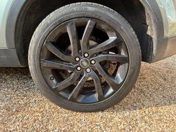 Land Rover Discovery Sport 2.0 TD4 HSE Black SUV 5dr Diesel Auto 4WD Euro 6 (s/s) (180 ps)
