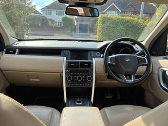 Land Rover Discovery Sport 2.0 TD4 HSE Black SUV 5dr Diesel Auto 4WD Euro 6 (s/s) (180 ps)