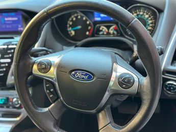 Ford Focus 1.6 Titanium Navigator Hatchback 5dr Petrol Powershift Euro 5 (1