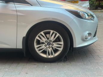 Ford Focus 1.6 Titanium Navigator Hatchback 5dr Petrol Powershift Euro 5 (1