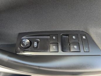 Vauxhall Astra 1.2 Turbo SRi VX Line Nav Hatchback 5dr Petrol Manual Euro 6 (s/