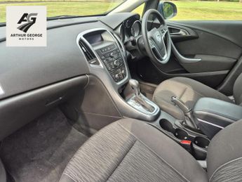 Vauxhall Astra 1.6 16v Design Hatchback 5dr Petrol Auto Euro 5 (115 ps)