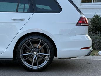 Volkswagen Golf 2.0 TSI R Estate 5dr Petrol DSG 4Motion Euro 6 (s/s) (300 ps)