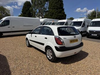 Kia Rio 1.4 Hatchback 5dr Petrol Manual (139 g/km, 95 bhp)