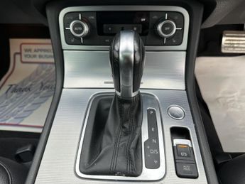 Volkswagen Touareg 3.0 TDI V6 BlueMotion Tech R-Line SUV 5dr Diesel Tiptronic 4WD E