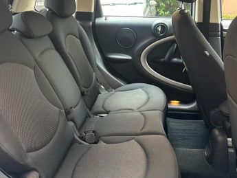 MINI Cooper 2012 MINI Countryman Cooper 1.6 Petrol Automatic