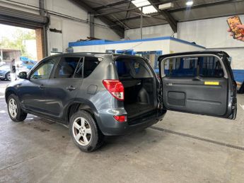 Toyota RAV4 2.0 XT-R SUV 5dr Petrol Automatic 4WD (212 g/km, 150 bhp)