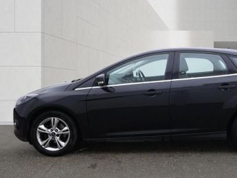 Ford Focus 1.6 Zetec Hatchback 5dr Petrol Powershift Euro 5 (125 ps)