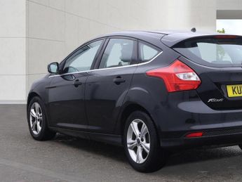 Ford Focus 1.6 Zetec Hatchback 5dr Petrol Powershift Euro 5 (125 ps)