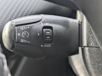 Peugeot 2008 1.2 PureTech Allure SUV 5dr Petrol Manual Euro 6 (82 ps)