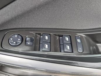 Vauxhall Grandland X 1.2 Turbo SE Premium SUV 5dr Petrol Manual Euro 6 (s/s) (130 ps)