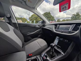 Vauxhall Grandland X 1.2 Turbo SE Premium SUV 5dr Petrol Manual Euro 6 (s/s) (130 ps)