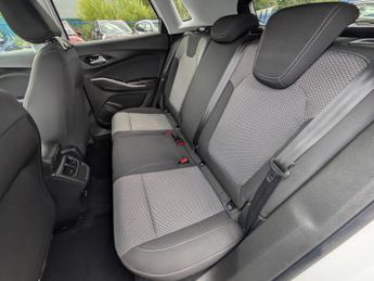 Vauxhall Grandland X 1.2 Turbo SE Premium SUV 5dr Petrol Manual Euro 6 (s/s) (130 ps)