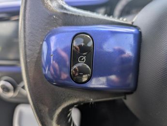 Renault Twingo 0.9 TCe Iconic Hatchback 5dr Petrol EDC Euro 6 (90 ps)