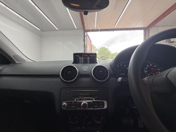 Audi A1 1.0 TFSI SE Hatchback 3dr Petrol S Tronic Euro 6 (s/s) (95 ps)