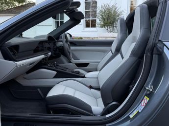 Porsche 911 3.6 T-Hybrid 992 4 GTS Targa 2dr Petrol Hybrid PDK 4WD Euro 6 (s