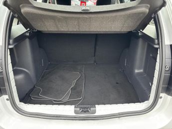 Dacia Duster 1.5 dCi Laureate SUV 5dr Diesel Manual Euro 6 (s/s) (110 ps)