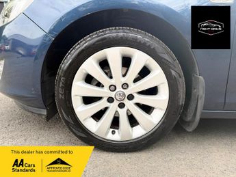 Vauxhall Astra 1.6 16v Elite Hatchback 5dr Petrol Easytronic Euro 5 (115 ps)
