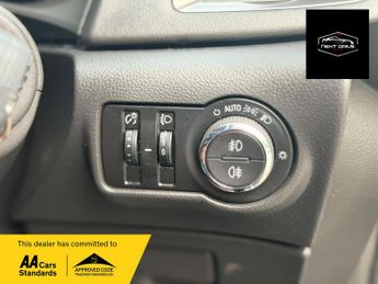 Vauxhall Astra 1.6 16v Elite Hatchback 5dr Petrol Easytronic Euro 5 (115 ps)