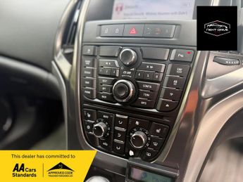 Vauxhall Astra 1.6 16v Elite Hatchback 5dr Petrol Easytronic Euro 5 (115 ps)