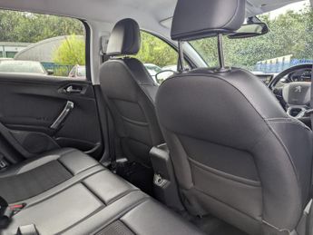 Peugeot 2008 1.2 PureTech Allure SUV 5dr Petrol Manual Euro 6 (s/s) (110 ps)