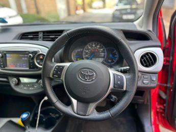 Toyota Yaris 1.5 VVT-h Trend Hatchback 5dr Petrol Hybrid CVT Euro 5 (101 ps)