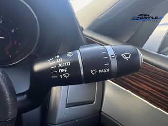 Jaguar XF 2.0d Portfolio Saloon 4dr Diesel Auto AWD Euro 6 (s/s) (240 ps)