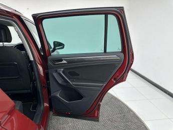 Volkswagen Tiguan 2.0 TDI SEL SUV 5dr Diesel DSG Euro 6 (s/s) (150 ps)