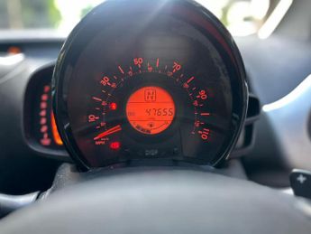 Toyota AYGO 1.0 VVT-i x-play Hatchback 5dr Petrol x-shift Euro 6 (68 ps)
