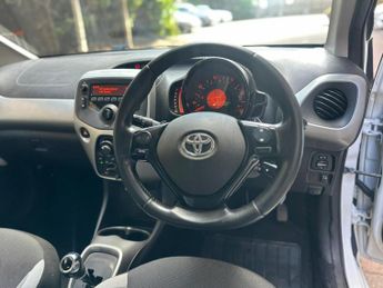 Toyota AYGO 1.0 VVT-i x-play Hatchback 5dr Petrol x-shift Euro 6 (68 ps)
