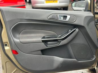 Ford Fiesta 1.6 Titanium Hatchback 5dr Petrol Powershift Euro 5 (105 ps)