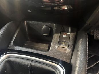 Nissan Qashqai 1.3 DIG-T N-Connecta SUV 5dr Petrol Manual Euro 6 (s/s) (160 ps)