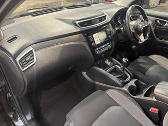 Nissan Qashqai 1.3 DIG-T N-Connecta SUV 5dr Petrol Manual Euro 6 (s/s) (160 ps)