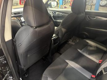 Nissan Qashqai 1.3 DIG-T N-Connecta SUV 5dr Petrol Manual Euro 6 (s/s) (160 ps)
