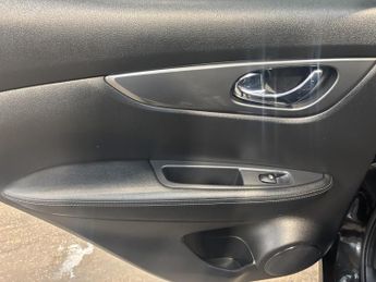 Nissan Qashqai 1.3 DIG-T N-Connecta SUV 5dr Petrol Manual Euro 6 (s/s) (160 ps)