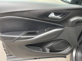Vauxhall Grandland X 1.2 Turbo Elite Nav SUV 5dr Petrol Manual 6Spd Euro 6 (s/s) (130