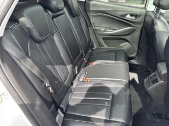 Vauxhall Grandland X 1.2 Turbo Elite Nav SUV 5dr Petrol Manual 6Spd Euro 6 (s/s) (130
