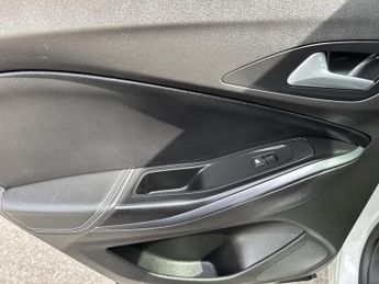 Vauxhall Grandland X 1.2 Turbo Elite Nav SUV 5dr Petrol Manual 6Spd Euro 6 (s/s) (130