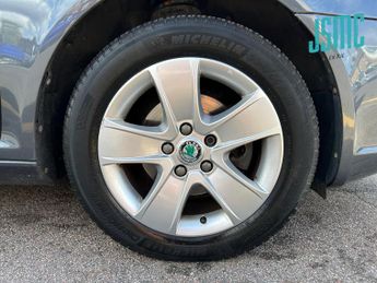 Skoda Octavia 1.4 TSI Elegance Estate 5dr Petrol DSG Euro 5 (122 ps)