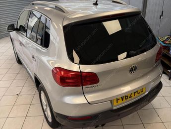 Volkswagen Tiguan 2.0 TDI BlueMotion Tech SE SUV 5dr Diesel DSG 4WD Euro 5 (s/s) (