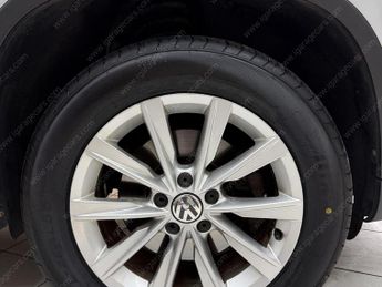 Volkswagen Tiguan 2.0 TDI BlueMotion Tech SE SUV 5dr Diesel DSG 4WD Euro 5 (s/s) (