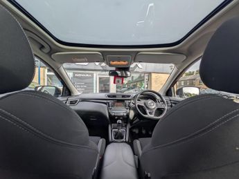 Nissan Qashqai 1.3 DIG-T N-Connecta SUV 5dr Petrol Manual Euro 6 (s/s) (140 ps)