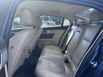 Jaguar XF 2.2d Luxury Saloon 4dr Diesel Auto Euro 5 (s/s) (190 ps)